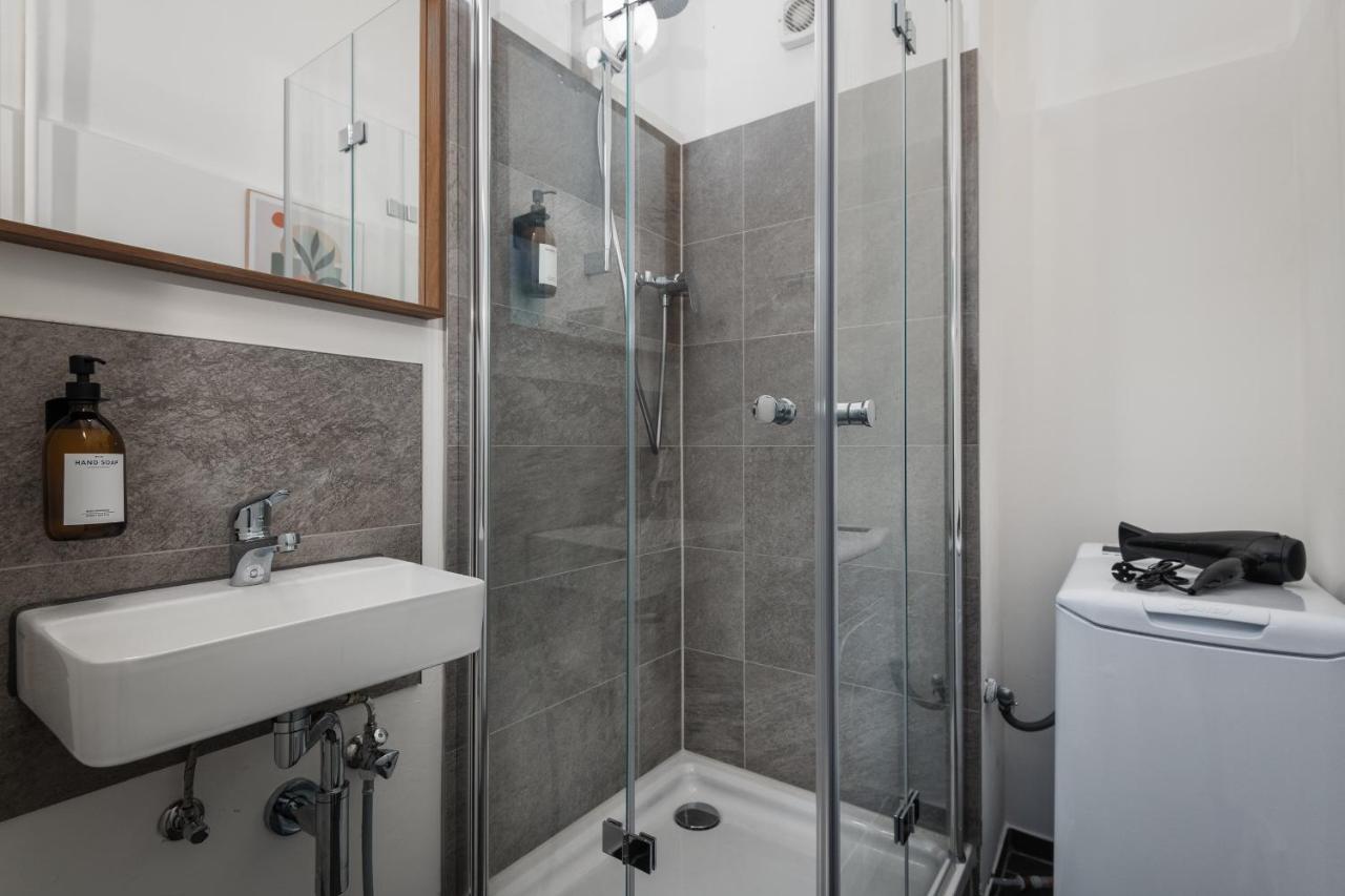 Super Zentral Super Schoener Altbau In Moabit Rostockerstrasse Im Herzen Von Berlin Fuer Bis Zu 6 Personen Eksteriør bilde