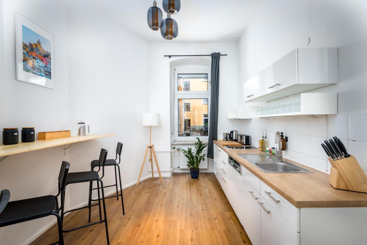 Super Zentral Super Schoener Altbau In Moabit Rostockerstrasse Im Herzen Von Berlin Fuer Bis Zu 6 Personen Eksteriør bilde
